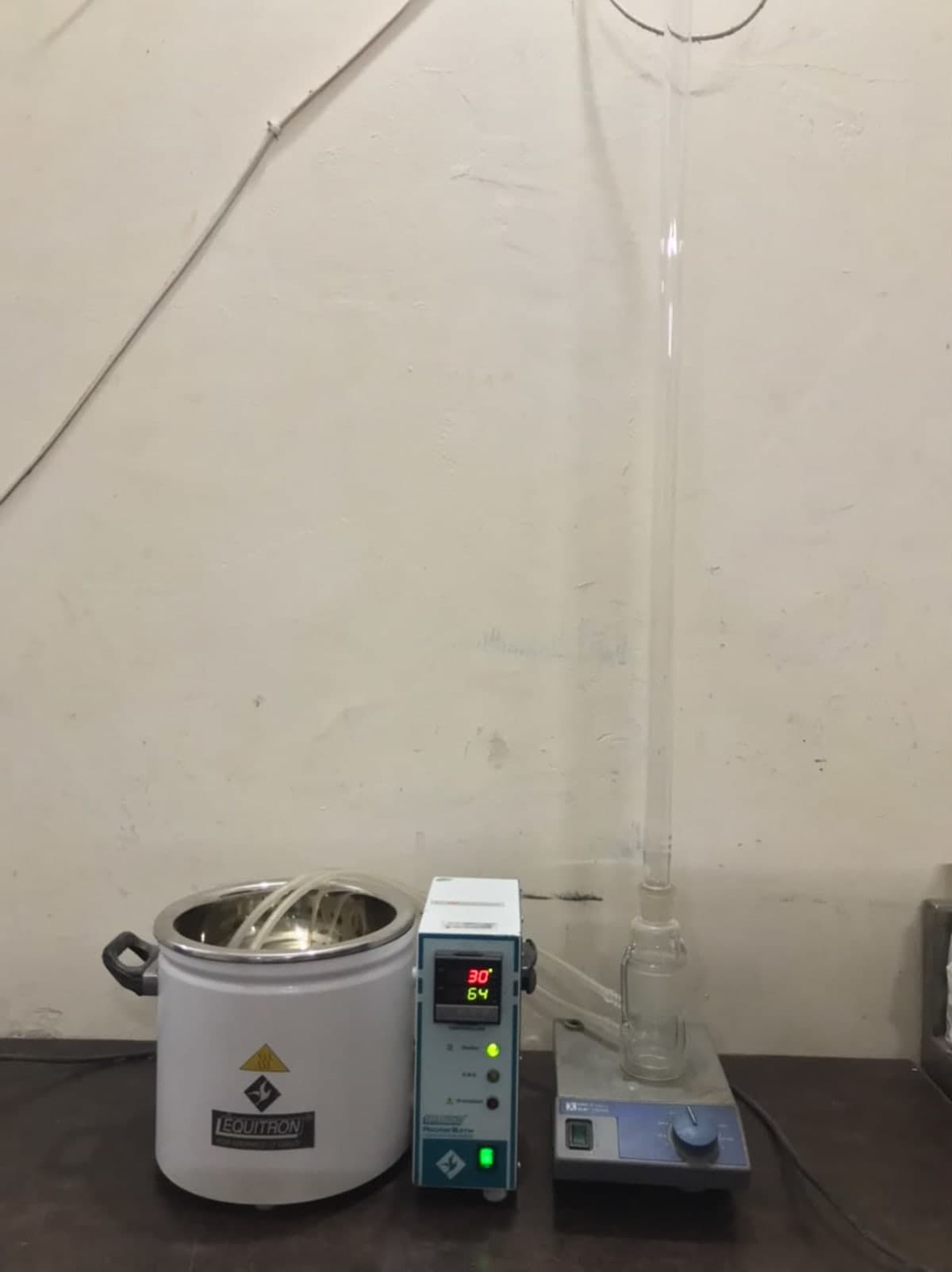 Techtom Laboratory Reflux Assembly with Equitron Heating Bath and Condenser Brand New Techtom Laboratory Reflux Assembly with Equitron Heating Bath and Condenser
